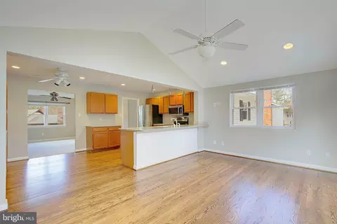 Living - 1410 Pennington Ct, Edgewater, MD 21037 photo 3 of 7