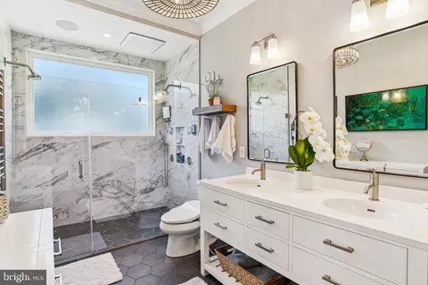 Bath - 4 B Constitution Ave, Annapolis, MD 21401 photo 2 of 6