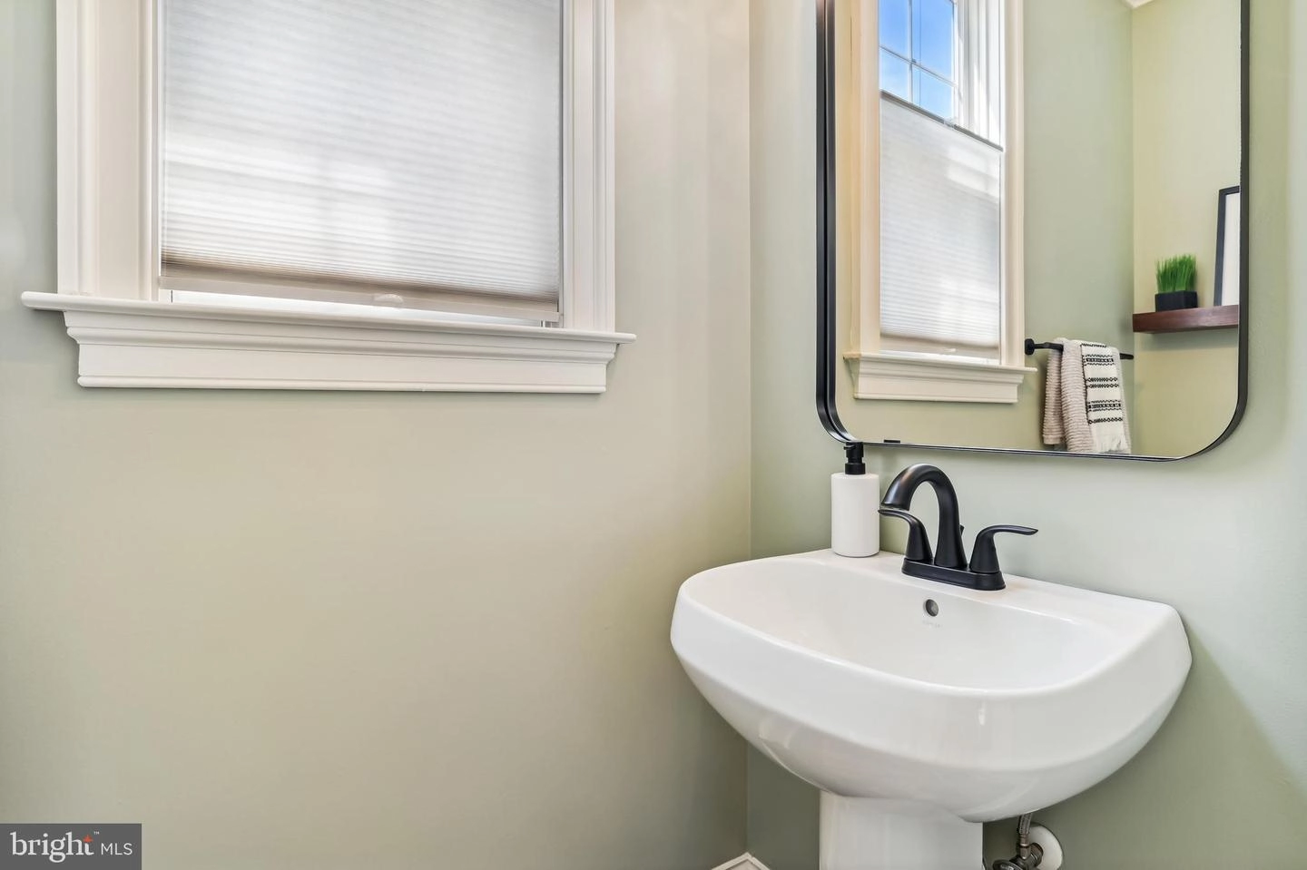 Bath - 4 B Constitution Ave, Annapolis, MD 21401 photo 1 of 6