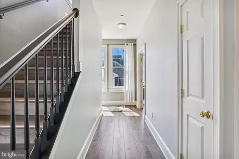 Entry Way - 4 B Constitution Ave, Annapolis, MD 21401 photo 4 of 5