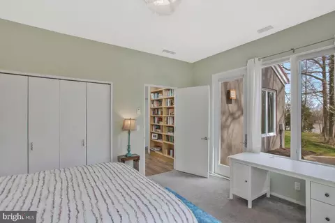 Bedroom - 4149 Shoreham Beach Rd, Edgewater, MD 21037 photo 2 of 7