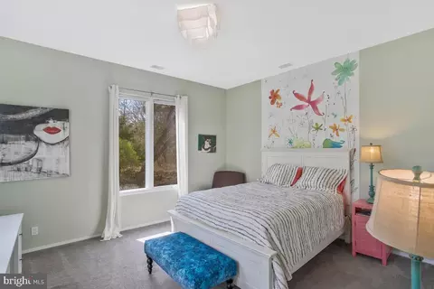 Bedroom - 4149 Shoreham Beach Rd, Edgewater, MD 21037 photo 1 of 7