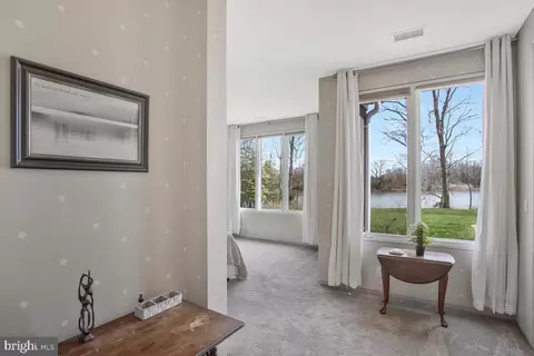 Bedroom - 4149 Shoreham Beach Rd, Edgewater, MD 21037 photo 5 of 7