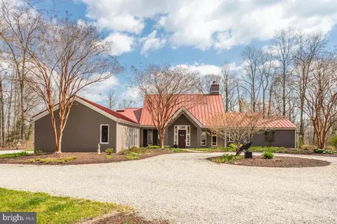 Exterior - 4149 Shoreham Beach Rd, Edgewater, MD 21037 photo 13 of 14