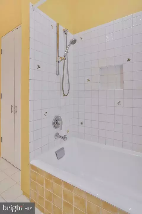 Bath - 4149 Shoreham Beach Rd, Edgewater, MD 21037 photo 6 of 6