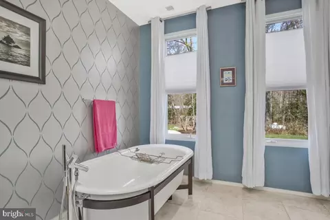 Bath - 4149 Shoreham Beach Rd, Edgewater, MD 21037 photo 3 of 6