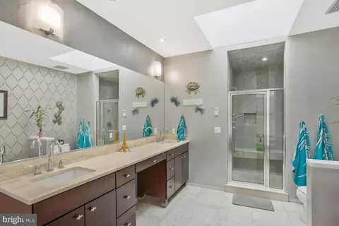 Bath - 4149 Shoreham Beach Rd, Edgewater, MD 21037 photo 4 of 6