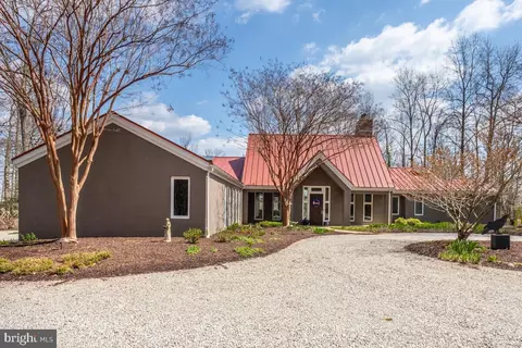 Exterior - 4149 Shoreham Beach Rd, Edgewater, MD 21037 photo 2 of 14