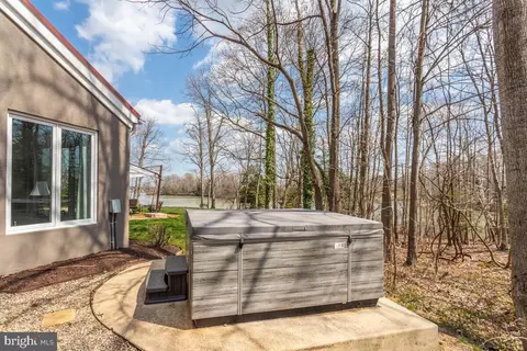 Exterior - 4149 Shoreham Beach Rd, Edgewater, MD 21037 photo 6 of 14
