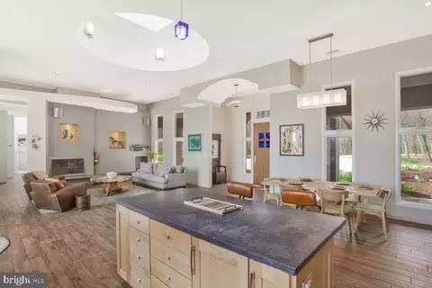 Kitchen - 4149 Shoreham Beach Rd, Edgewater, MD 21037 photo 5 of 5