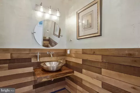 Bath - 4149 Shoreham Beach Rd, Edgewater, MD 21037 photo 1 of 6