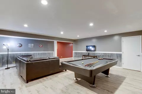 Living - 4149 Shoreham Beach Rd, Edgewater, MD 21037 photo 8 of 8