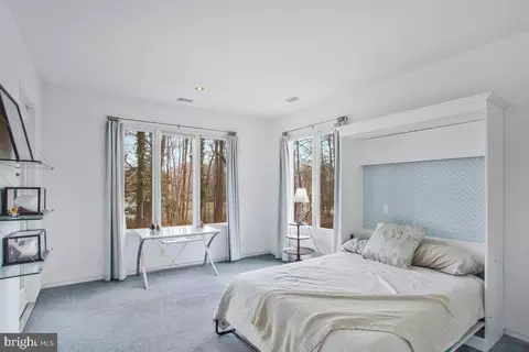 Bedroom - 4149 Shoreham Beach Rd, Edgewater, MD 21037 photo 3 of 7