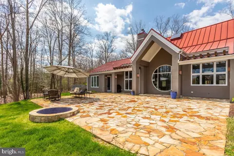 Exterior - 4149 Shoreham Beach Rd, Edgewater, MD 21037 photo 9 of 14