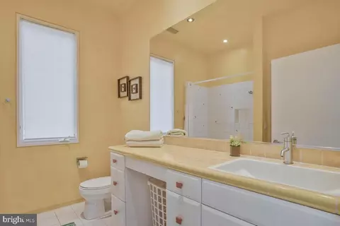Bath - 4149 Shoreham Beach Rd, Edgewater, MD 21037 photo 5 of 6