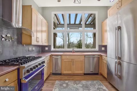 Kitchen - 4149 Shoreham Beach Rd, Edgewater, MD 21037 photo 2 of 5