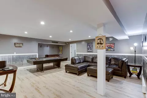 Living - 4149 Shoreham Beach Rd, Edgewater, MD 21037 photo 7 of 8