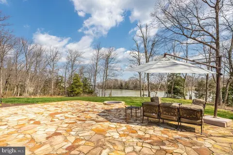 Exterior - 4149 Shoreham Beach Rd, Edgewater, MD 21037 photo 8 of 14