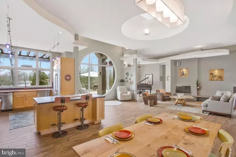 Dining - 4149 Shoreham Beach Rd, Edgewater, MD 21037 photo 3 of 3