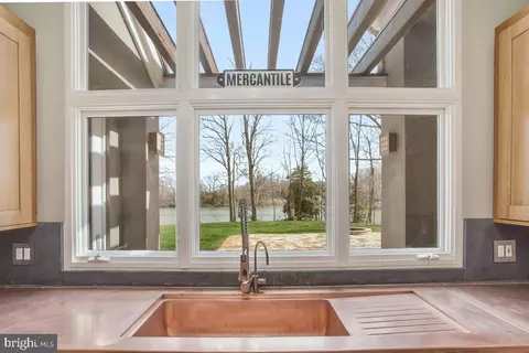 Exterior - 4149 Shoreham Beach Rd, Edgewater, MD 21037 photo 3 of 14