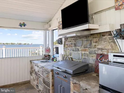 Exterior - 8124 Riverside Dr, Pasadena, MD 21122 photo 16 of 20