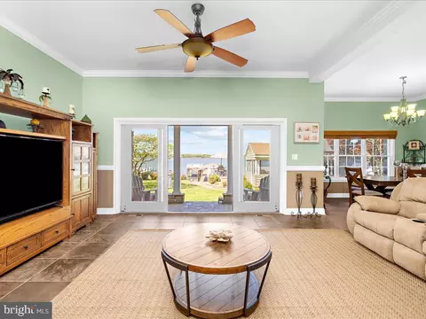 Living - 8124 Riverside Dr, Pasadena, MD 21122 photo 3 of 10