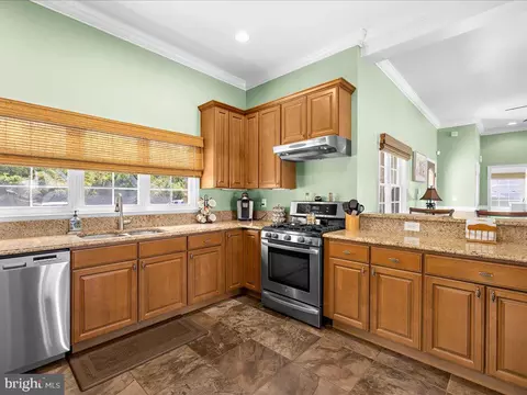 Kitchen - 8124 Riverside Dr, Pasadena, MD 21122 photo 4 of 10