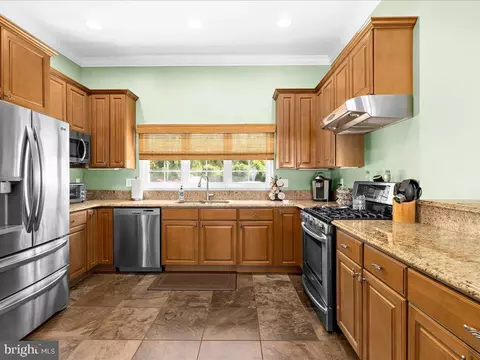 Kitchen - 8124 Riverside Dr, Pasadena, MD 21122 photo 3 of 10