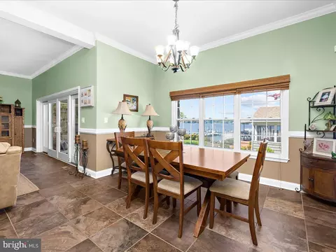 Dining - 8124 Riverside Dr, Pasadena, MD 21122 photo 2 of 7