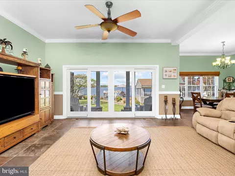 Living - 8124 Riverside Dr, Pasadena, MD 21122 photo 4 of 10