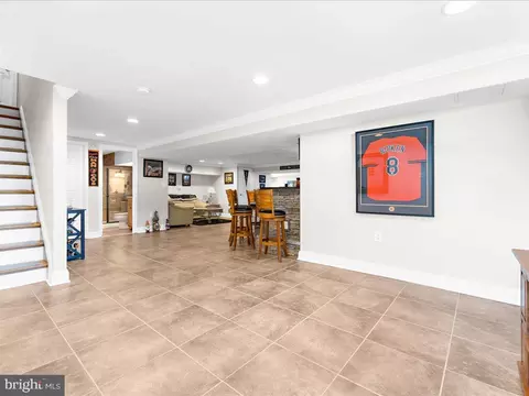 Dining - 8124 Riverside Dr, Pasadena, MD 21122 photo 5 of 7