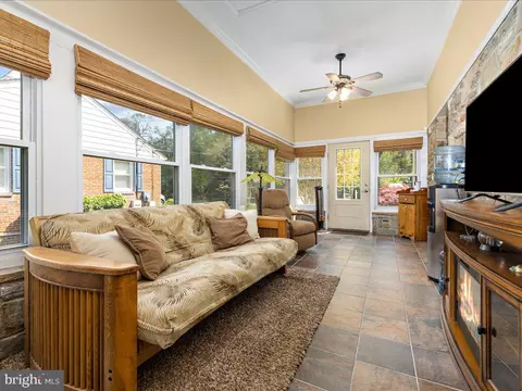 Living - 8124 Riverside Dr, Pasadena, MD 21122 photo 2 of 10