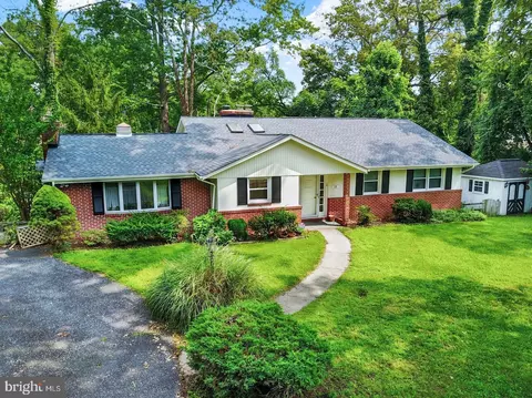 15 Sloan Ln, Pasadena, MD 21122