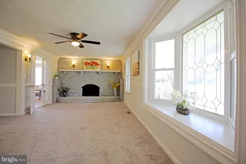 Living - 501 Bruce Ave, Odenton, MD 21113 photo 2 of 4