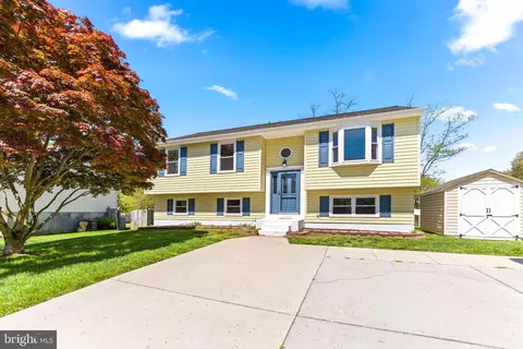 302 Nature Walk Ln, Pasadena, MD 21122