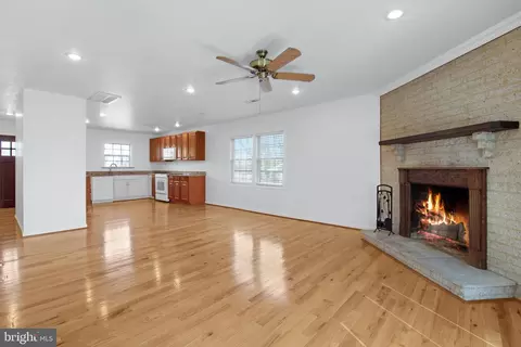 Living - 452 Maple Leaf Dr, Edgewater, MD 21037 photo 2 of 2