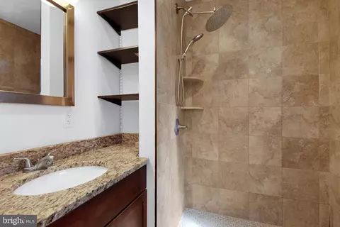 Bath - 452 Maple Leaf Dr, Edgewater, MD 21037 photo 1 of 3