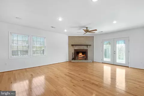 Living - 452 Maple Leaf Dr, Edgewater, MD 21037 photo 1 of 2