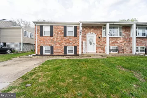 1060 Vena Ln, Pasadena, MD 21122