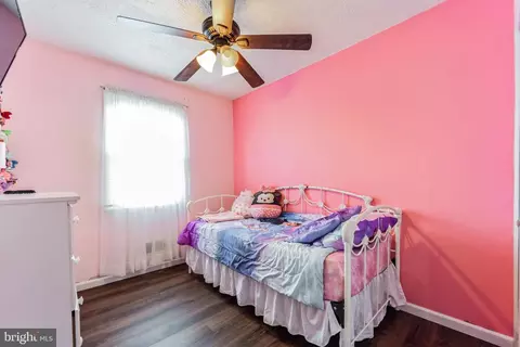 Bedroom - 1060 Vena Ln, Pasadena, MD 21122 photo 5 of 5
