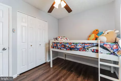 Bedroom - 1060 Vena Ln, Pasadena, MD 21122 photo 4 of 5