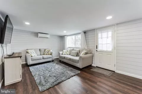 Living - 1060 Vena Ln, Pasadena, MD 21122 photo 5 of 7