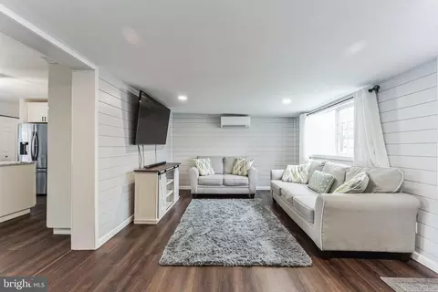 Living - 1060 Vena Ln, Pasadena, MD 21122 photo 4 of 7