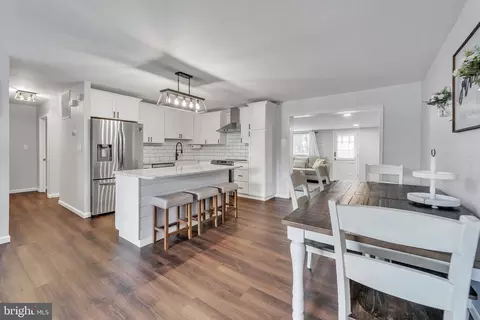 Dining - 1060 Vena Ln, Pasadena, MD 21122 photo 1 of 2
