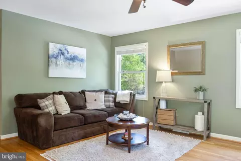 Living - 1185 Wright Ave, Arnold, MD 21012 photo 6 of 9
