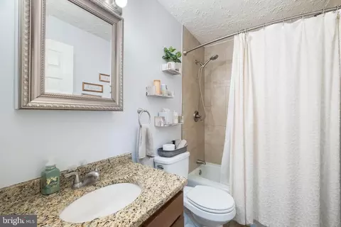 Bath - 1185 Wright Ave, Arnold, MD 21012 photo 2 of 3