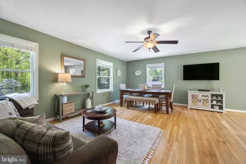 Living - 1185 Wright Ave, Arnold, MD 21012 photo 7 of 9