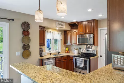 Kitchen - 1185 Wright Ave, Arnold, MD 21012 photo 5 of 6