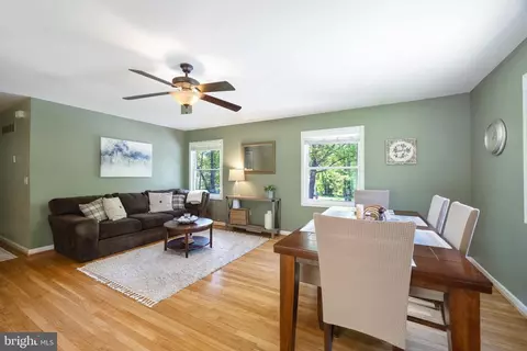 Living - 1185 Wright Ave, Arnold, MD 21012 photo 5 of 9
