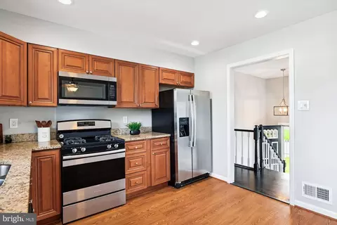 Kitchen - 224 Lake Rd, Pasadena, MD 21122 photo 3 of 5